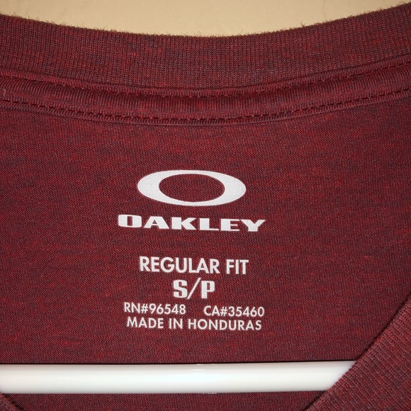 OAKLEY V-neck T-Shirt NWOT - Picture 4 of 5